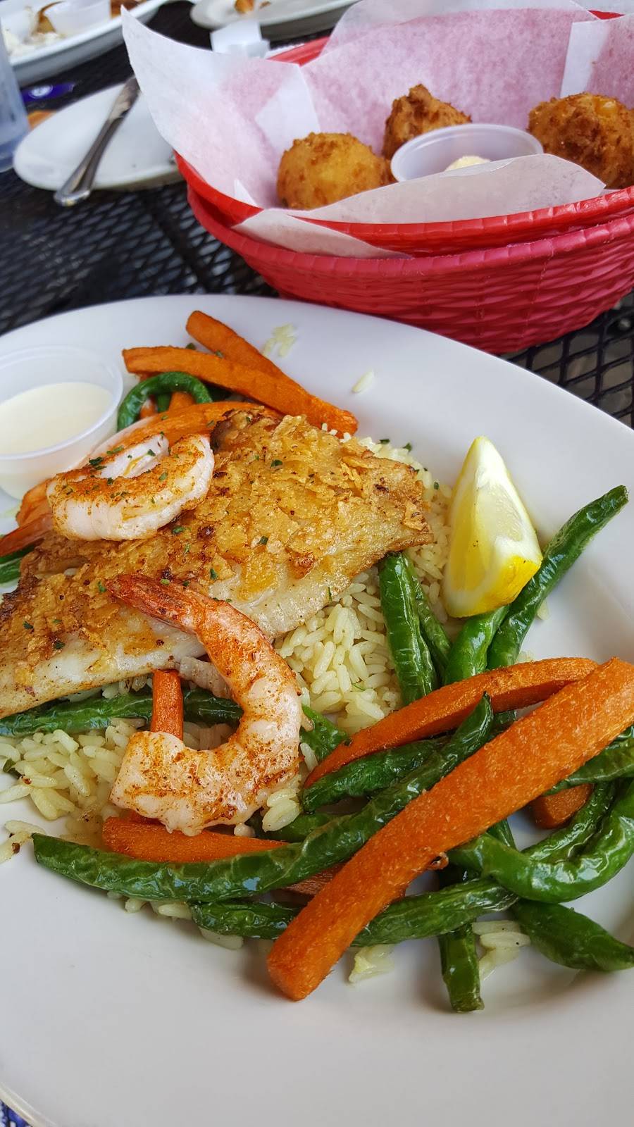 Sharkys | restaurant | 1660 W Lake Houston Pkwy Suite 104, Kingwood, TX 77339, USA | 7139045200 OR +1 713-904-5200