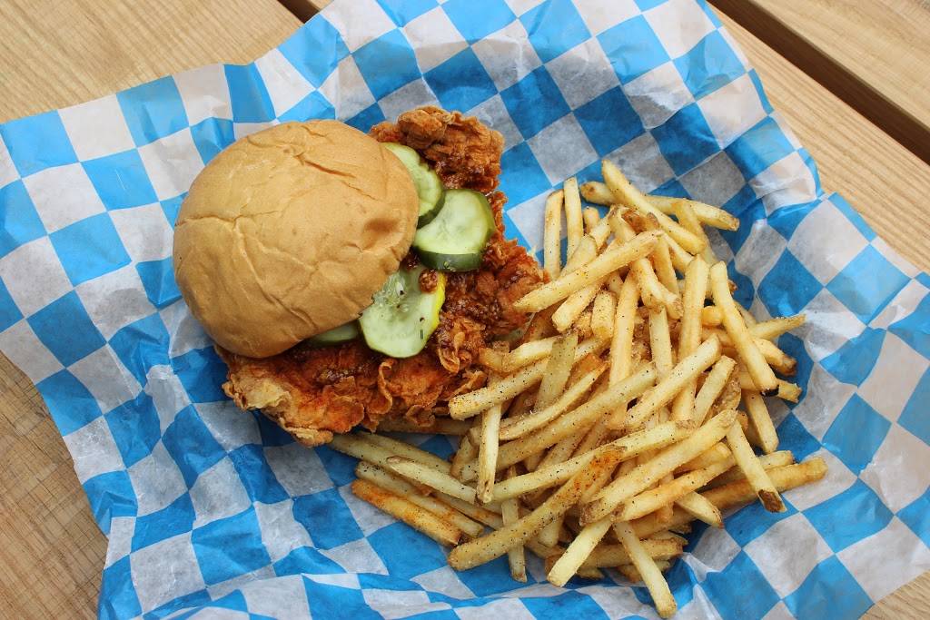 Budweiser Brickhouse Tavern | restaurant | 3647 N Clark St, Chicago, IL 60613, USA | 7733774770 OR +1 773-377-4770