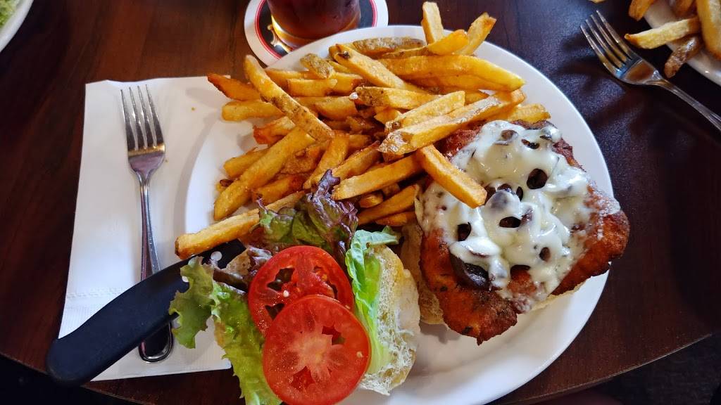 The Bent Elbow | restaurant | 2880 King St E, Kitchener, ON N2A 1A7, Canada | 5192080202 OR +1 519-208-0202