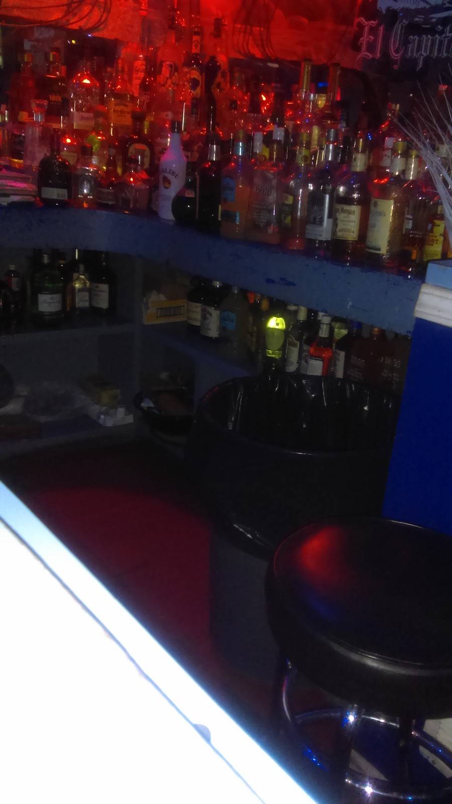 El Capitan Restaurant | restaurant | 3758 W Armitage Ave, Chicago, IL 60647, USA | 7737720733 OR +1 773-772-0733