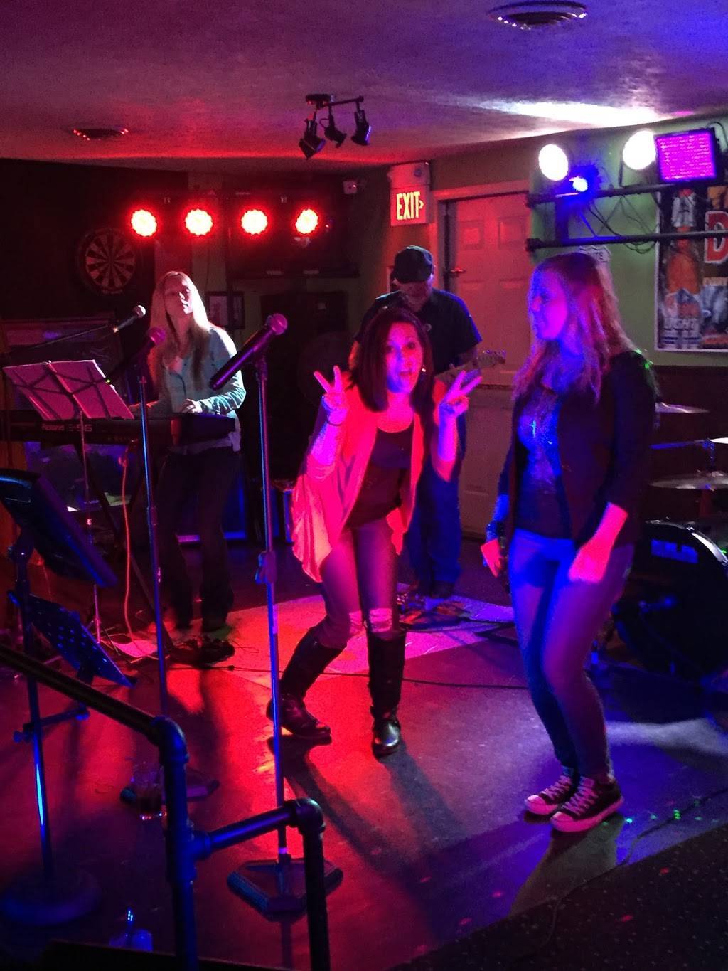 Green Frog Bar | restaurant | 5476 Shepherdstown Rd, Martinsburg, WV 25404, USA | 3042292999 OR +1 304-229-2999