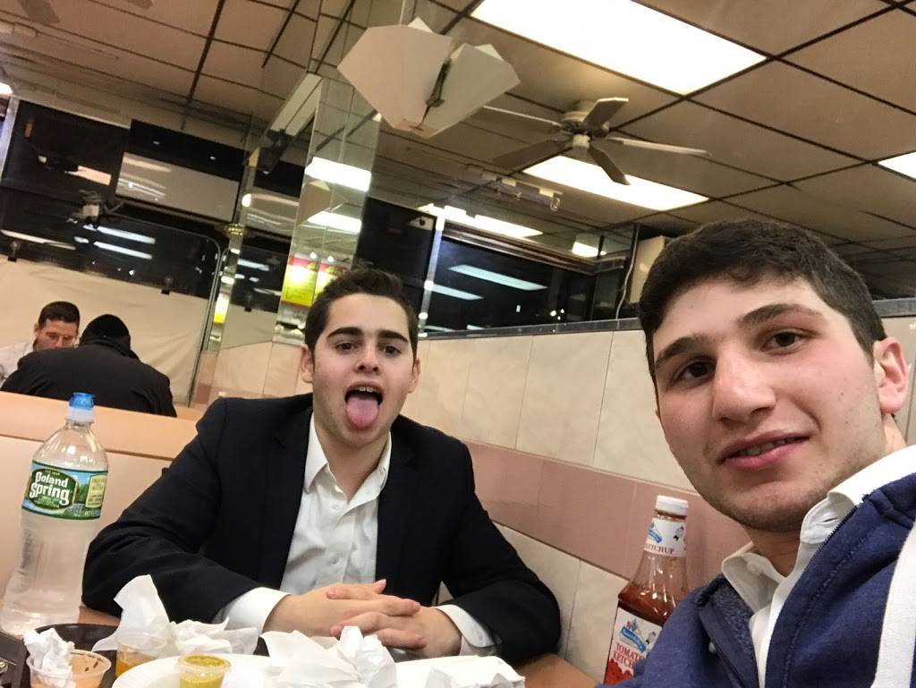 Big Fleishigs Express | restaurant | 5508 16th Ave, Brooklyn, NY 11204, USA | 7184352779 OR +1 718-435-2779