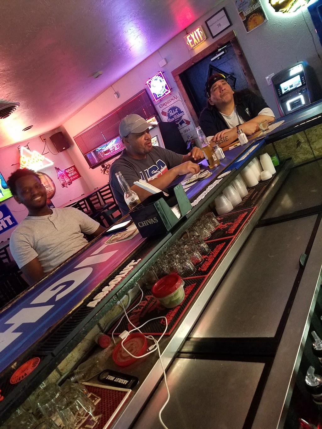 Whiskey Dicks Bar | restaurant | 212 Cunningham Dr, Sioux City, IA 51106, USA | 7122522022 OR +1 712-252-2022