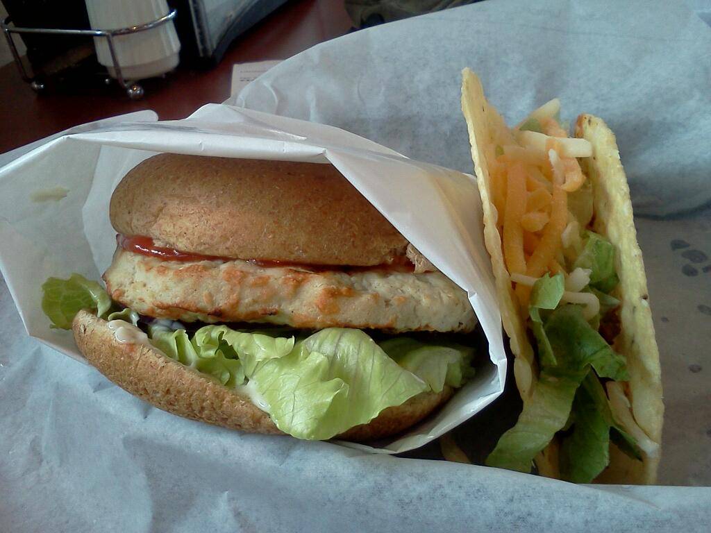 Hardees | restaurant | 340 Dove Run Centre Dr, Middletown, DE 19709, USA | 3024492036 OR +1 302-449-2036