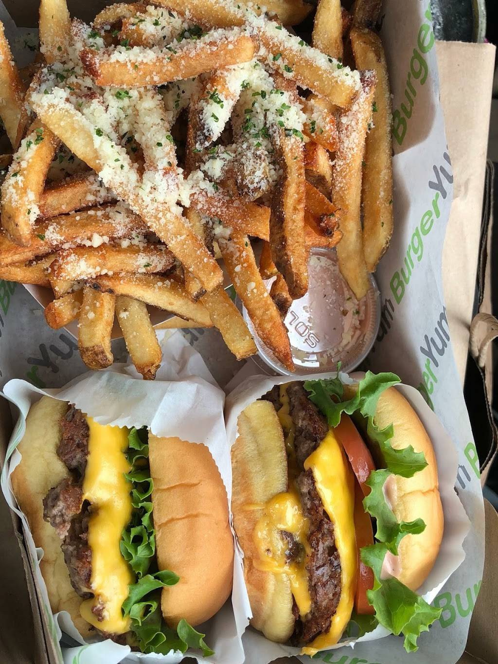 Burger Yum | restaurant | 400 N 2nd St, Harrisburg, PA 17101, USA | 7177277127 OR +1 717-727-7127