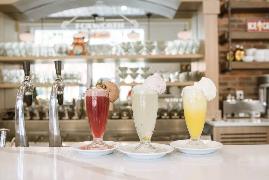 The Foxworth Fountain | restaurant | 124 NE 5th Ave, Delray Beach, FL 33483, USA | 5612957632 OR +1 561-295-7632