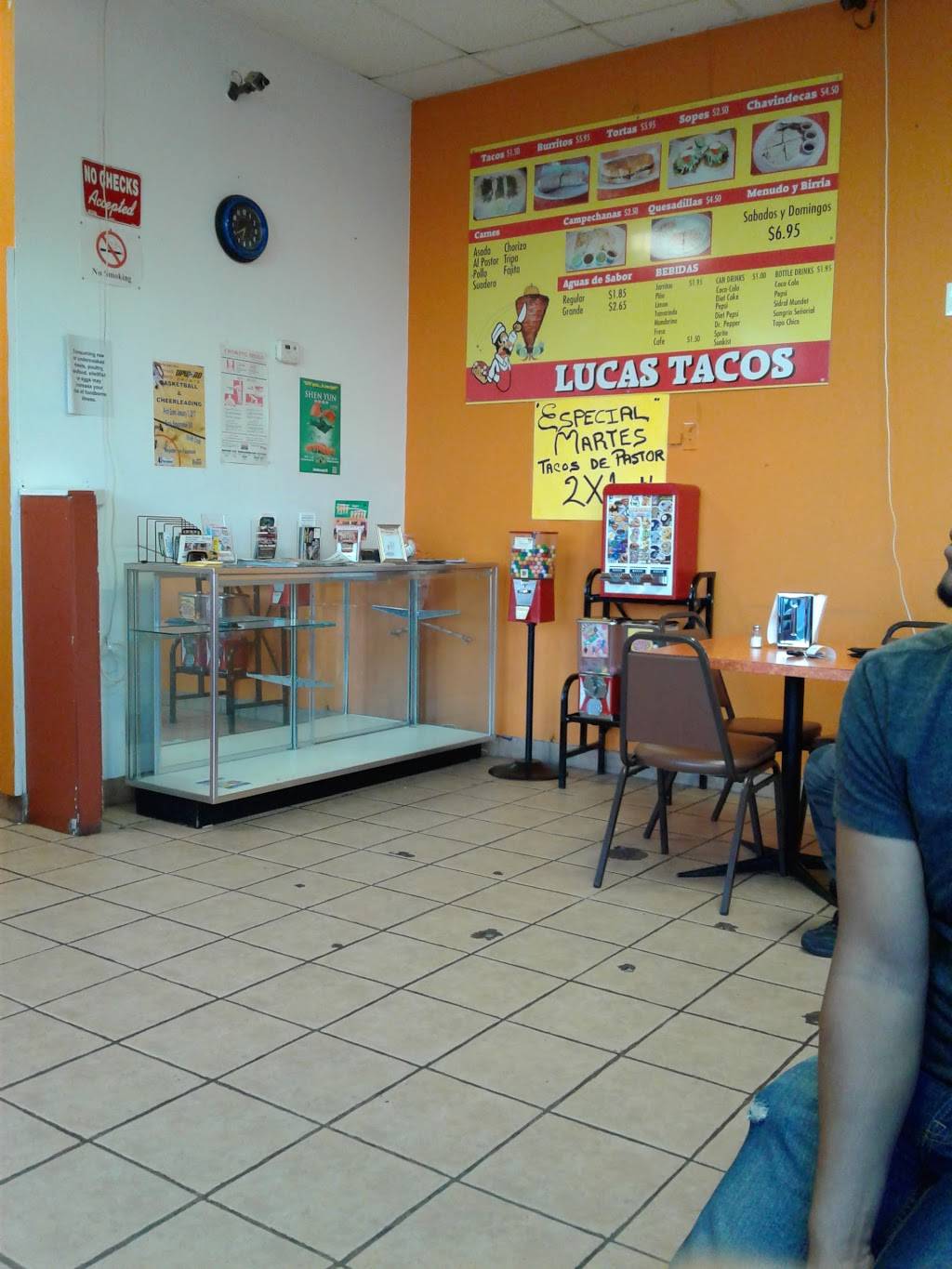 Lucas Tacos | restaurant | 1150 W Pioneer Dr, Irving, TX 75061, USA | 9722036770 OR +1 972-203-6770