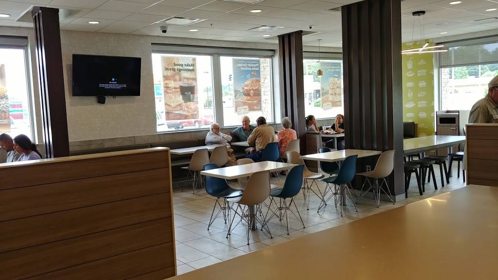 McDonalds | cafe | 2301 N Washington St, Forrest City, AR 72335, USA | 8705813411 OR +1 870-581-3411