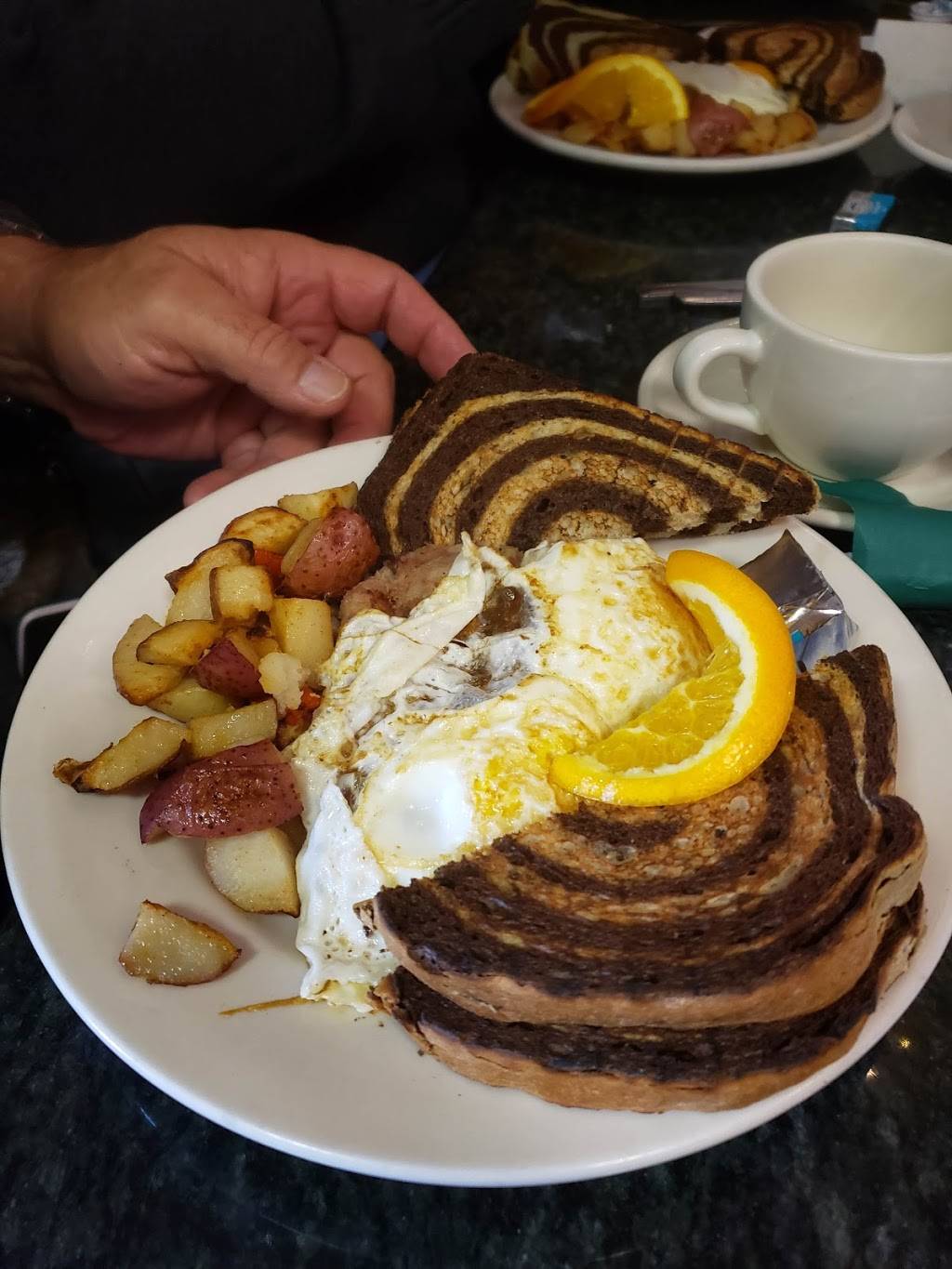 Annies | restaurant | 176 Bellevue Ave, Newport, RI 02840, USA | 4018496731 OR +1 401-849-6731