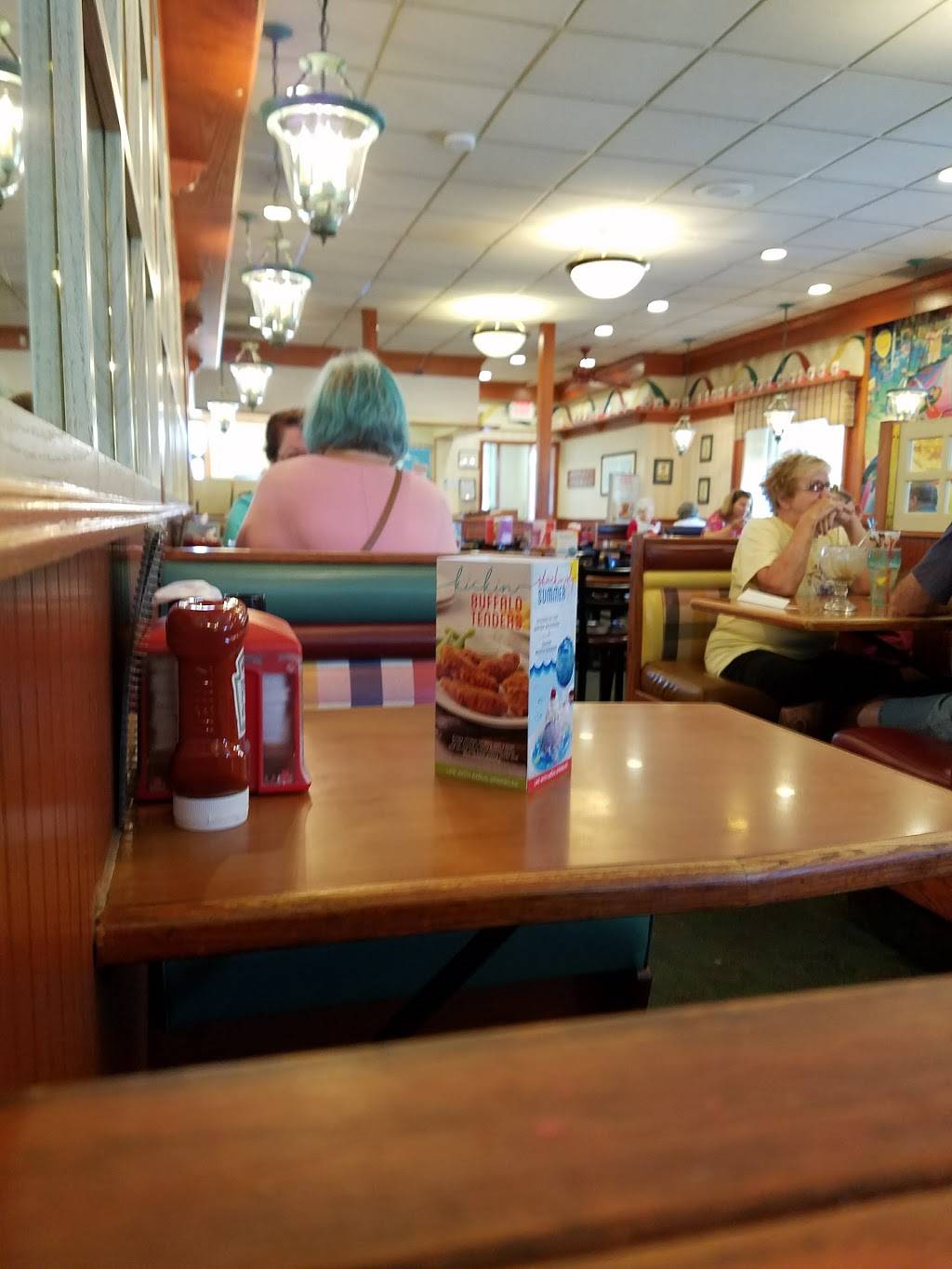 Friendlys | restaurant | 1655 Columbia Ave, Lancaster, PA 17603, USA | 7173925271 OR +1 717-392-5271