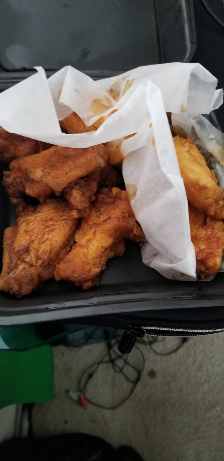 Wings Over Framingham | restaurant | 624 Waverly St, Framingham, MA 01702, USA | 5086289464 OR +1 508-628-9464