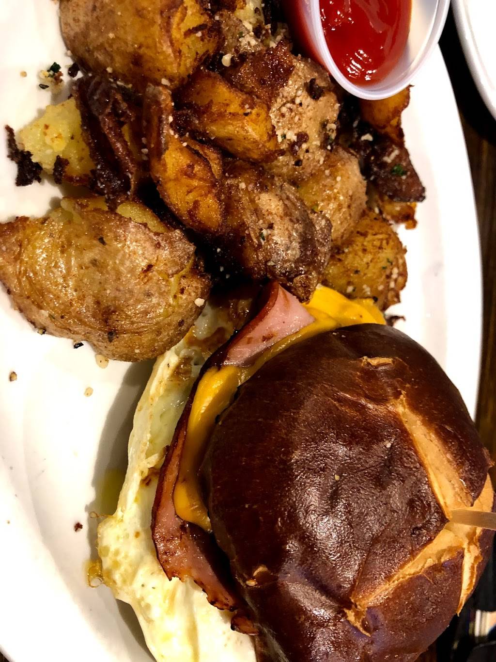 Trident Grill IV | restaurant | 2912 W Ina Rd, Tucson, AZ 85741, USA | 5209893685 OR +1 520-989-3685