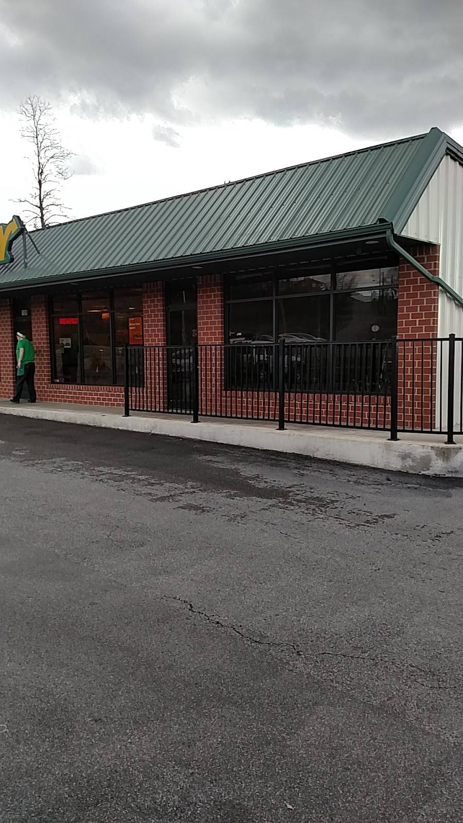 Subway | restaurant | 109 E Stone Dr, Kingsport, TN 37660, USA | 4237650062 OR +1 423-765-0062