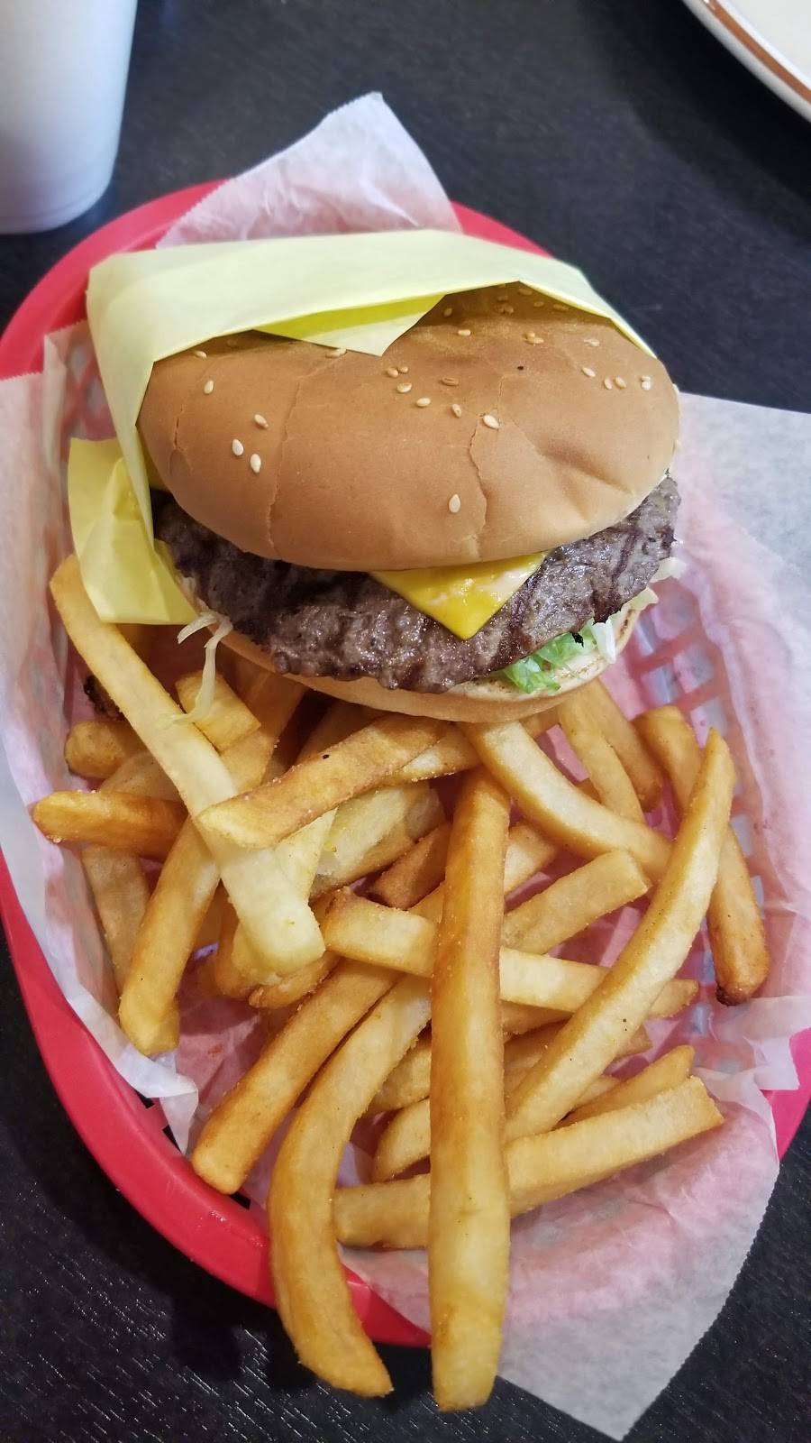 Chelos Burgers #3 | restaurant | Golf Center Pkwy, Indio, CA 92201, USA | 7603427559 OR +1 760-342-7559