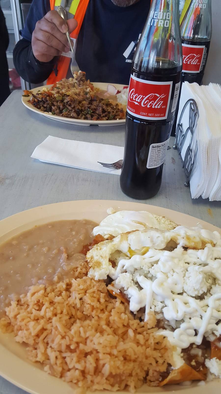 Joeys Restaurant | restaurant | 6001 S Hooper Ave, Los Angeles, CA 90001, USA | 3232345722 OR +1 323-234-5722