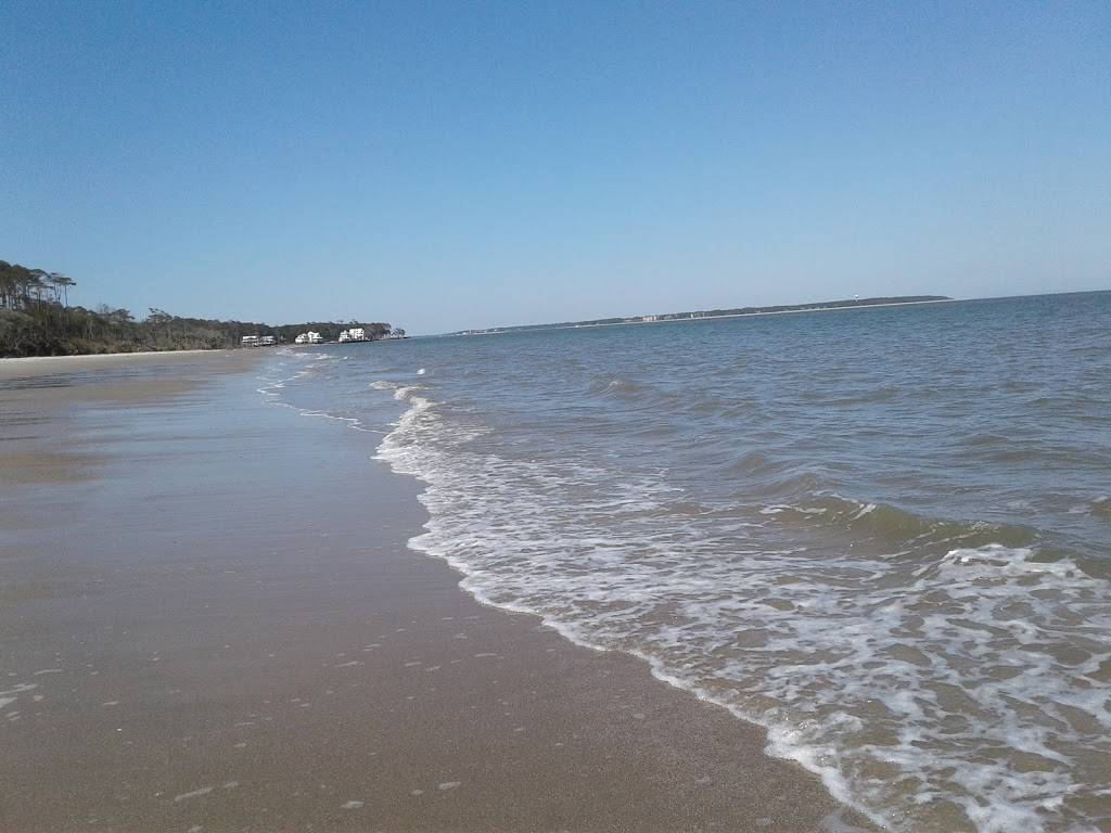 Bloody Point Golf Club & Resort | restaurant | 56 Fuskie Ln, Daufuskie Island, SC 29915, USA | 8433413030 OR +1 843-341-3030