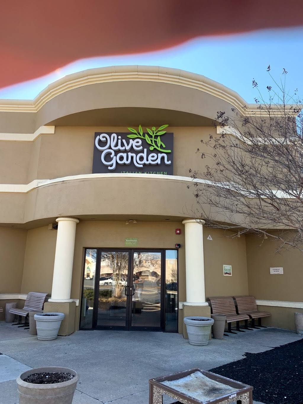 Olive Garden Italian Restaurant | meal takeaway | 4403 E Black Horse Pike, Mays Landing, NJ 08330, USA | 6096418585 OR +1 609-641-8585