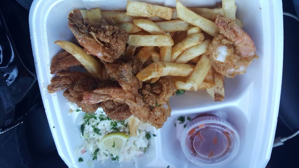 Sharks Seafood & Deli | restaurant | 3826 Lee Rd, Cleveland, OH 44128, USA | 2162951880 OR +1 216-295-1880