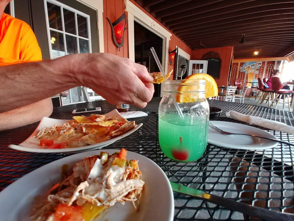 Ragin Cajun Piano Bar | restaurant | 210 W 3rd St, Alton, IL 62002, USA | 6184339119 OR +1 618-433-9119