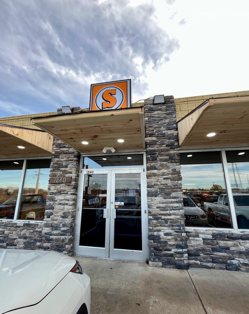 Circle S Farm Kitchen | restaurant | 1240 E Andrew Johnson Hwy, Greeneville, TN 37745, USA | 4235885451 OR +1 423-588-5451