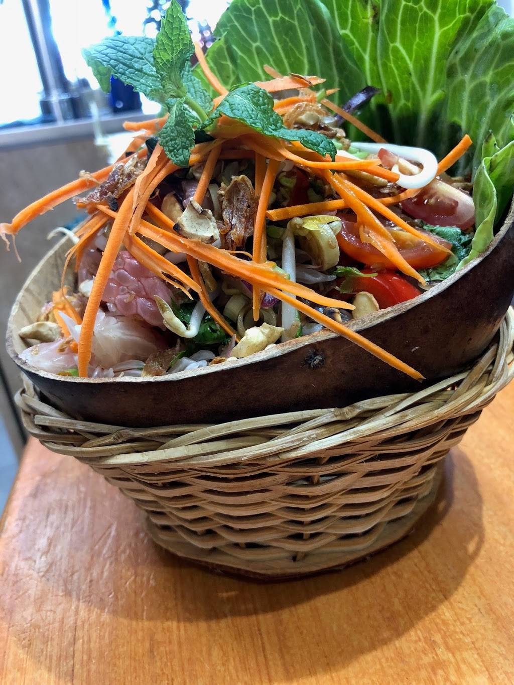 Screaming Carrots | restaurant | 826 W Hallandale Beach Blvd, Hallandale Beach, FL 33009, USA | 7544009614 OR +1 754-400-9614