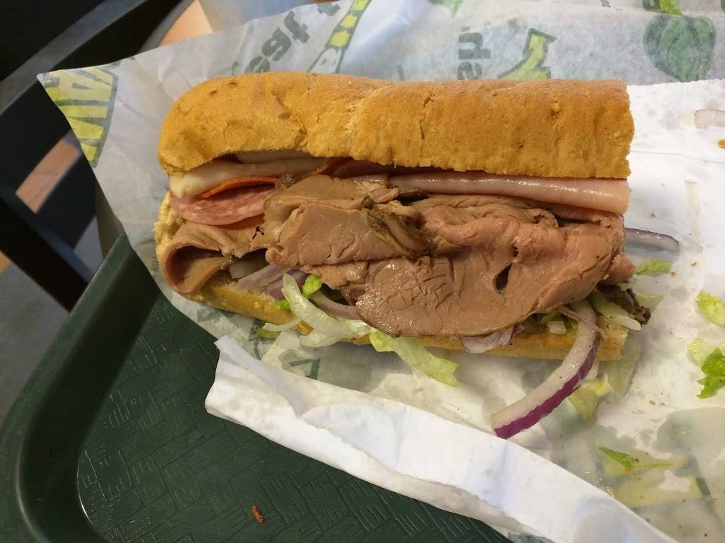 Subway | restaurant | 35 White St, South Burlington, VT 05403, USA | 8024895165 OR +1 802-489-5165