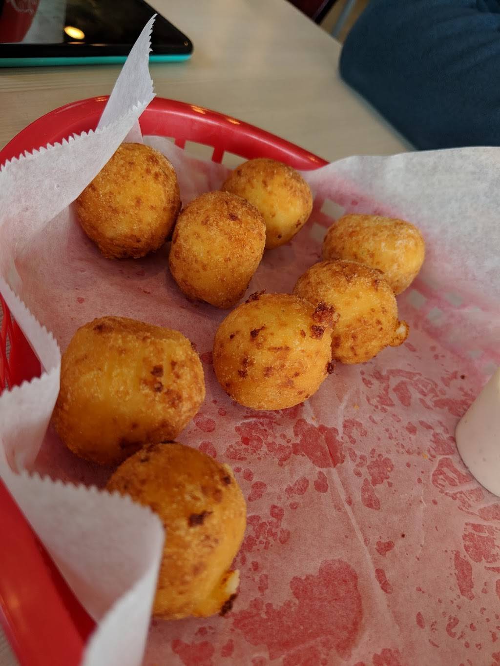 Vesuvius Salem | restaurant | 2 Paradise Rd, Salem, MA 01970, USA | 9785948886 OR +1 978-594-8886