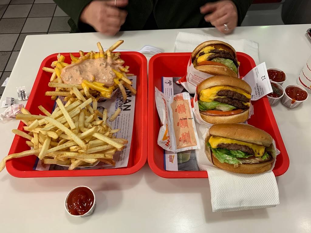 In-N-Out Burger | restaurant | 2010 Hacienda Dr, Vista, CA 92081, USA | 8007861000 OR +1 800-786-1000