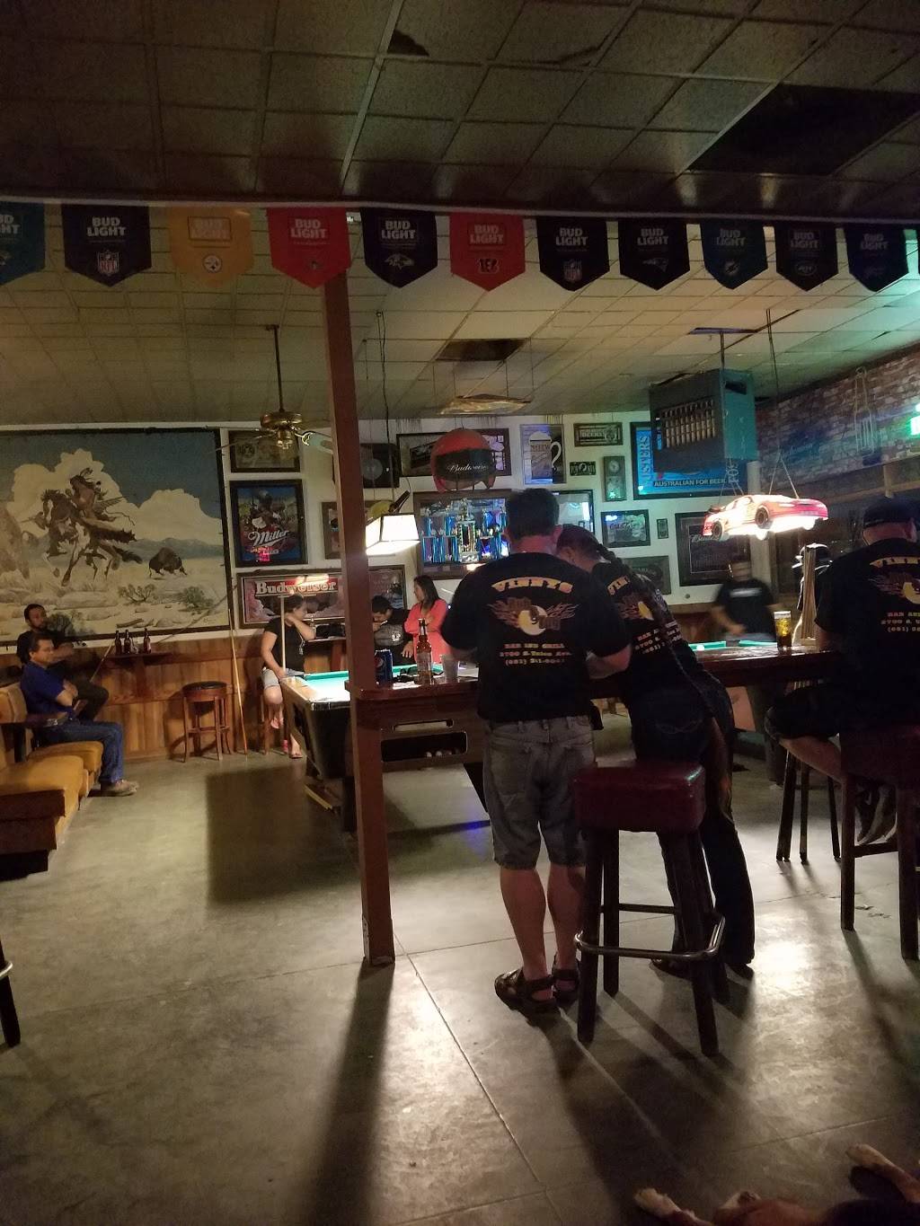 Vinnys Bar | restaurant | 2700 S Union Ave, Bakersfield, CA 93307, USA | 6613216041 OR +1 661-321-6041