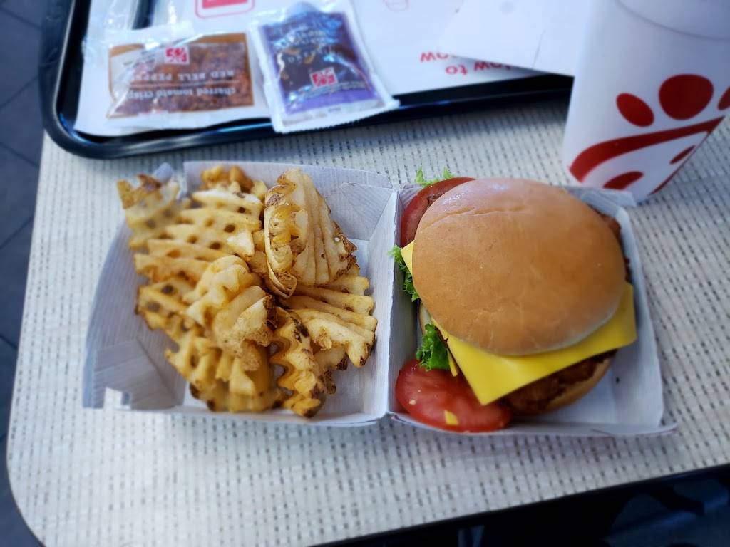 Chick-fil-A at North Beltline | restaurant | 2711 N Belt Line Rd, Irving, TX 75062, USA | 9722526699 OR +1 972-252-6699