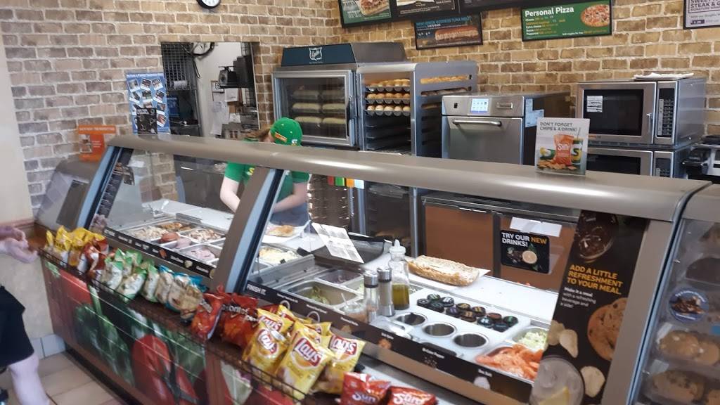 Subway | restaurant | 242 College Campus Dr, Moscow Mills, MO 63362, USA | 6363561041 OR +1 636-356-1041