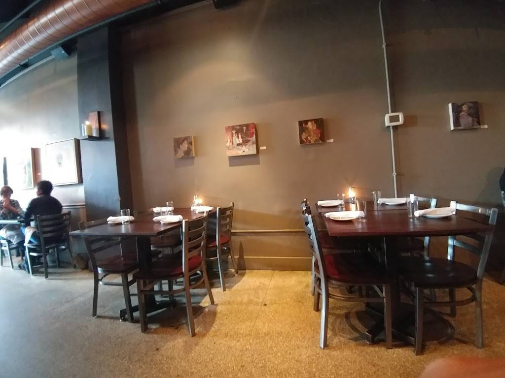 District Kitchen & Bar | restaurant | 40 West St, Pittsfield, MA 01201, USA | 4134420303 OR +1 413-442-0303