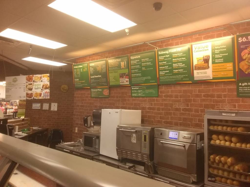 Subway | meal takeaway | 11601 E, US 40 Hwy, Kansas City, MO 64133, USA | 8163567827 OR +1 816-356-7827