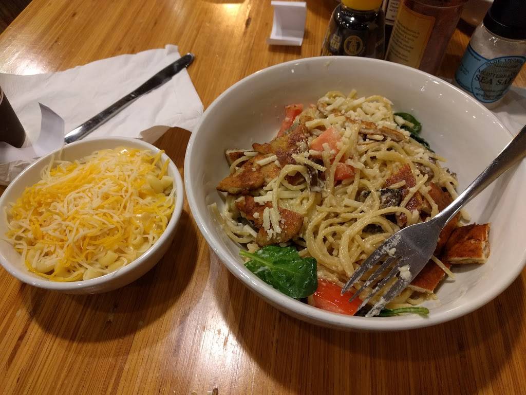 Noodles and Company | restaurant | At 28th, 2725 W Oklahoma Ave, Milwaukee, WI 53215, USA | 4143830400 OR +1 414-383-0400