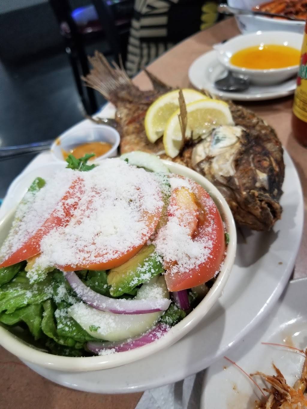 Fish and Tails Oyster Bar | restaurant | 807 S Central Expy, Richardson, TX 75080, USA | 9727739122 OR +1 972-773-9122