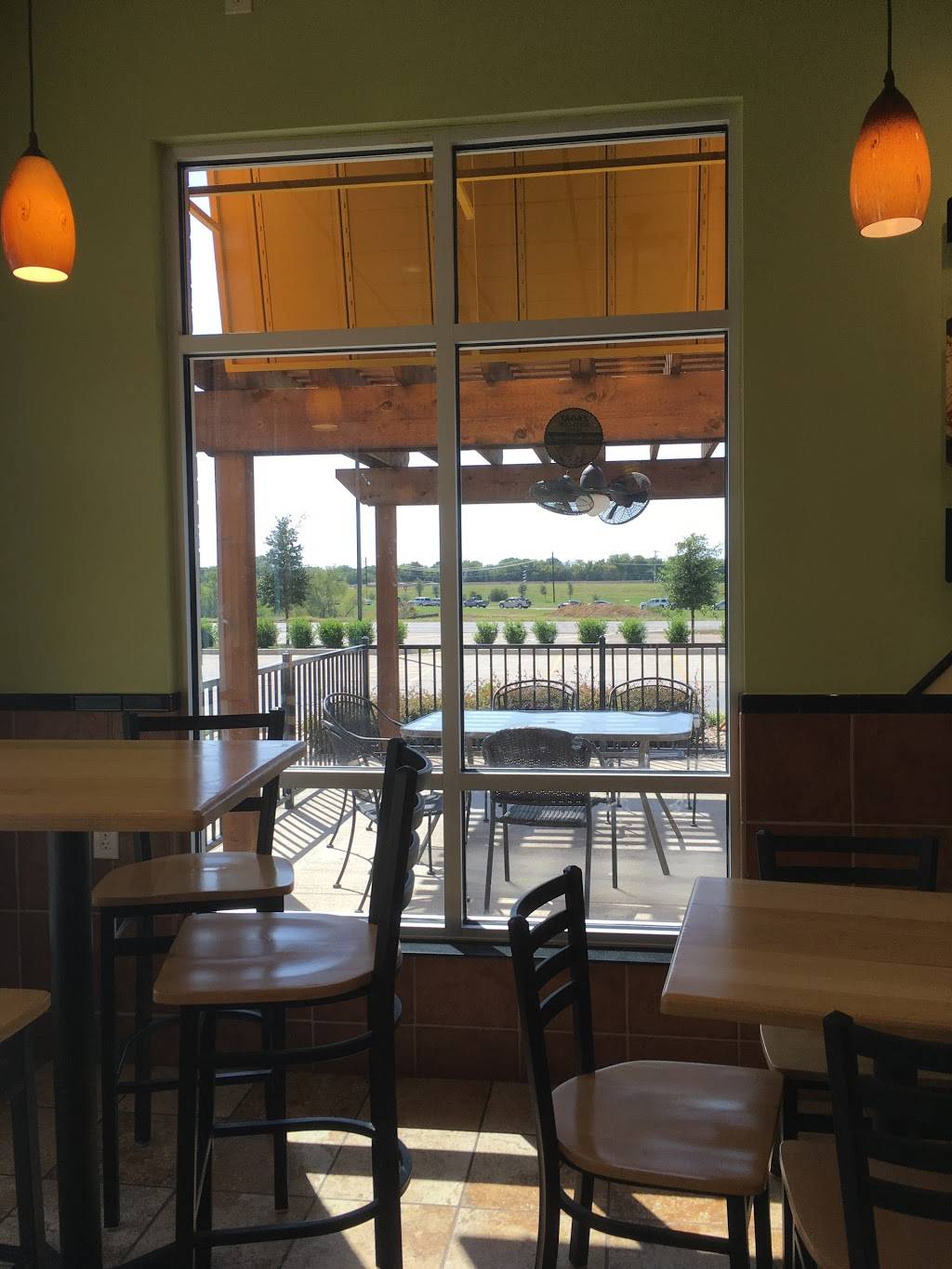 Golden Chick | meal takeaway | 5010 S Hwy 360, #360, Grand Prairie, TX 75052, USA | 2142350096 OR +1 214-235-0096