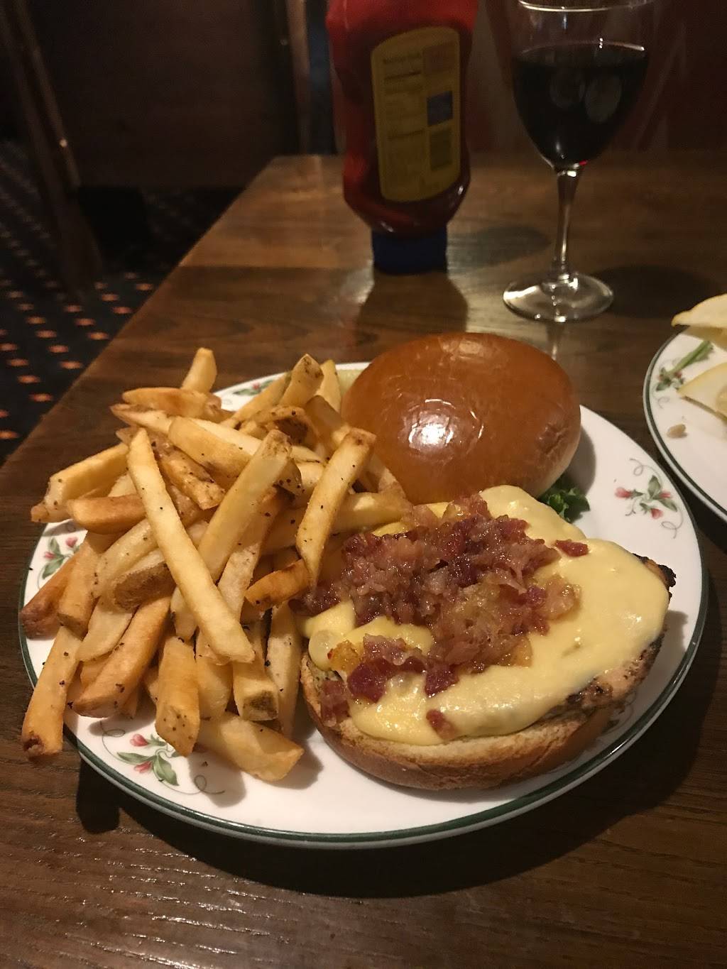 Nicolinos Restaurant & Lounge | restaurant | 2544 Executive Dr, Indianapolis, IN 46241, USA | 3173816146 OR +1 317-381-6146