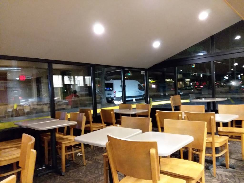 Wendys | restaurant | 2703 E Tremont Ave, Bronx, NY 10461, USA | 7188242211 OR +1 718-824-2211