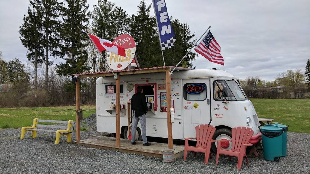 RetroFRIES | restaurant | 240 Gore St E, Perth, ON K7H 3C7, Canada | 6134532633 OR +1 613-453-2633