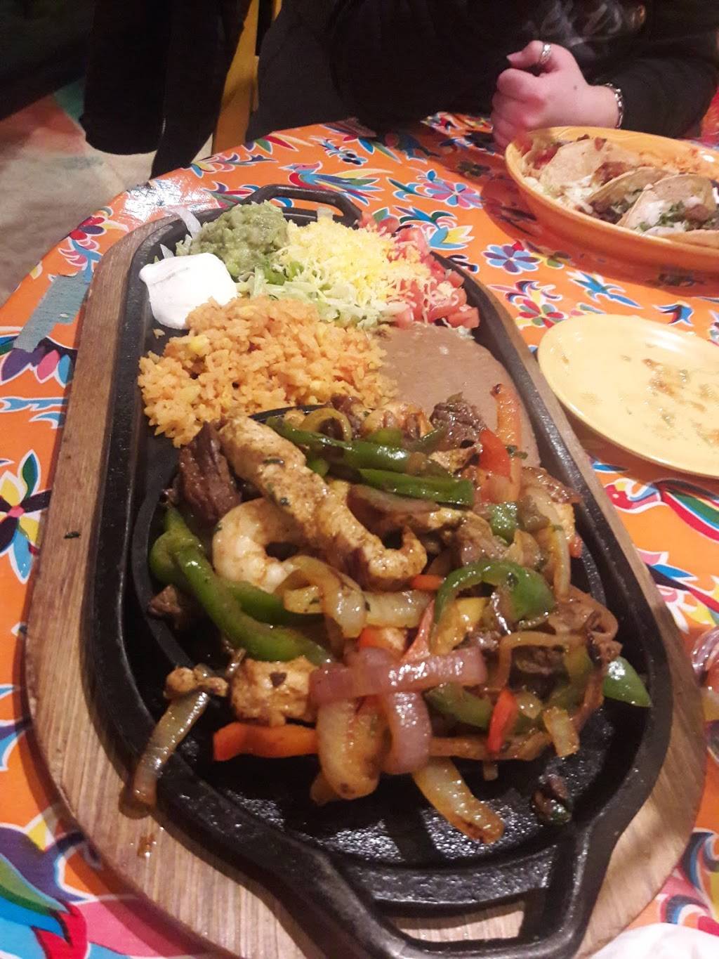 Casa Margarita | restaurant | 9549 W 151st St, Orland Park, IL 60462, USA | 7084035585 OR +1 708-403-5585