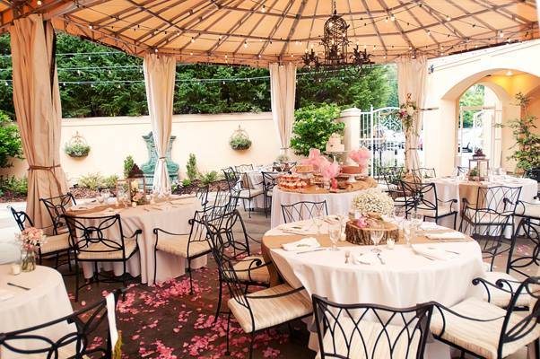 Cristina Grays Restaurant & Bar | restaurant | 3116, 1108 N Main St, High Point, NC 27262, USA | 3368822002 OR +1 336-882-2002