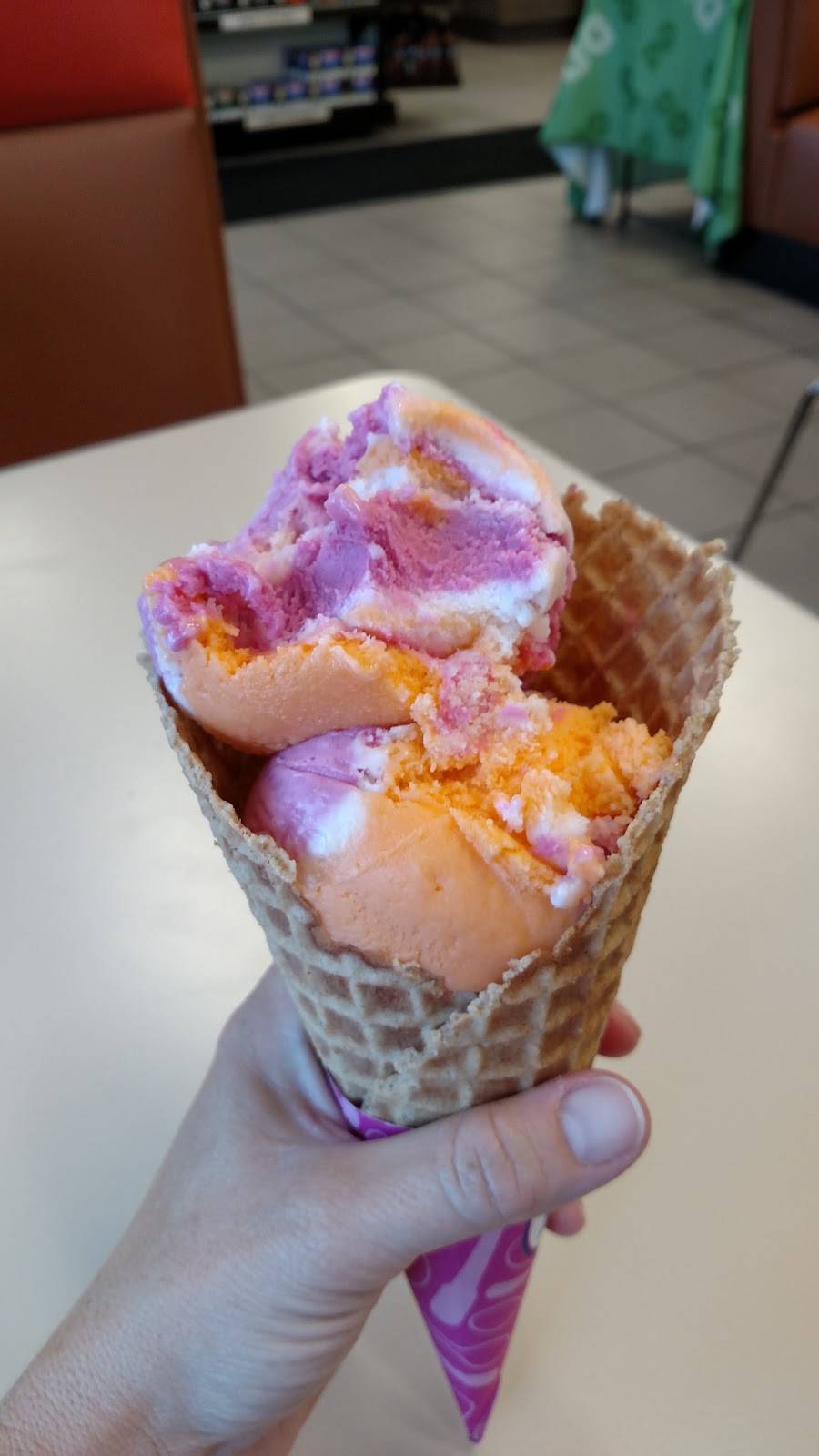 Dunkin | cafe | 4502 W Elm St, McHenry, IL 60050, USA | 8153631974 OR +1 815-363-1974