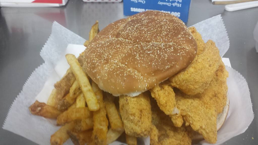 Mjs fish and Chicken Express | restaurant | 716 E Enos Ave, Springfield, IL 62702, USA | 2175720257 OR +1 217-572-0257