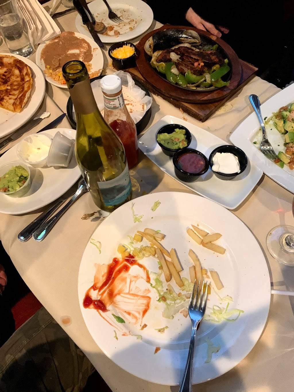 El Aguila Dorada | restaurant | 830 Broadway, Bayonne, NJ 07002, USA | 2018580033 OR +1 201-858-0033