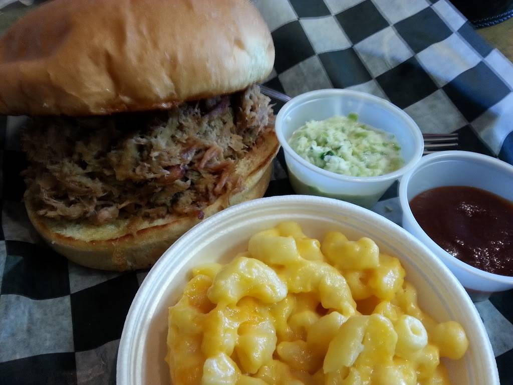 Bubba-N-Franks Smokehouse | restaurant | 229 Floyd Thompson Dr, Hampton, VA 23666, USA | 7577887060 OR +1 757-788-7060