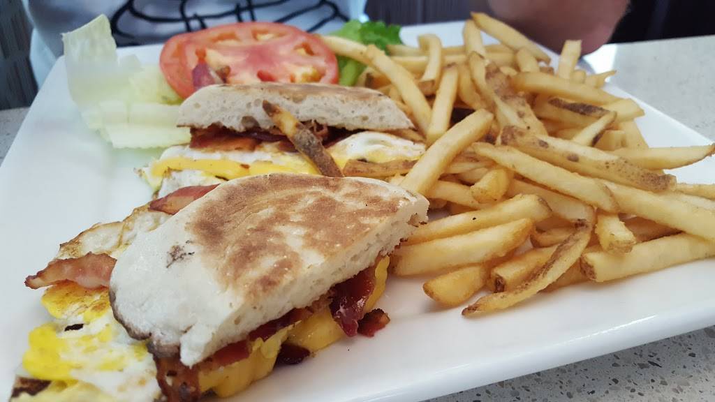 Rail Line Diner | restaurant | 400 W 23rd St, New York, NY 10011, USA | 2129243709 OR +1 212-924-3709