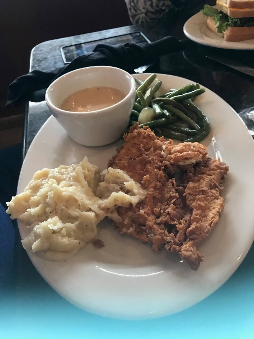 Lews Patio & Grill - Floresville | restaurant | 1642, 101 Club Dr, Floresville, TX 78114, USA | 8303932811 OR +1 830-393-2811