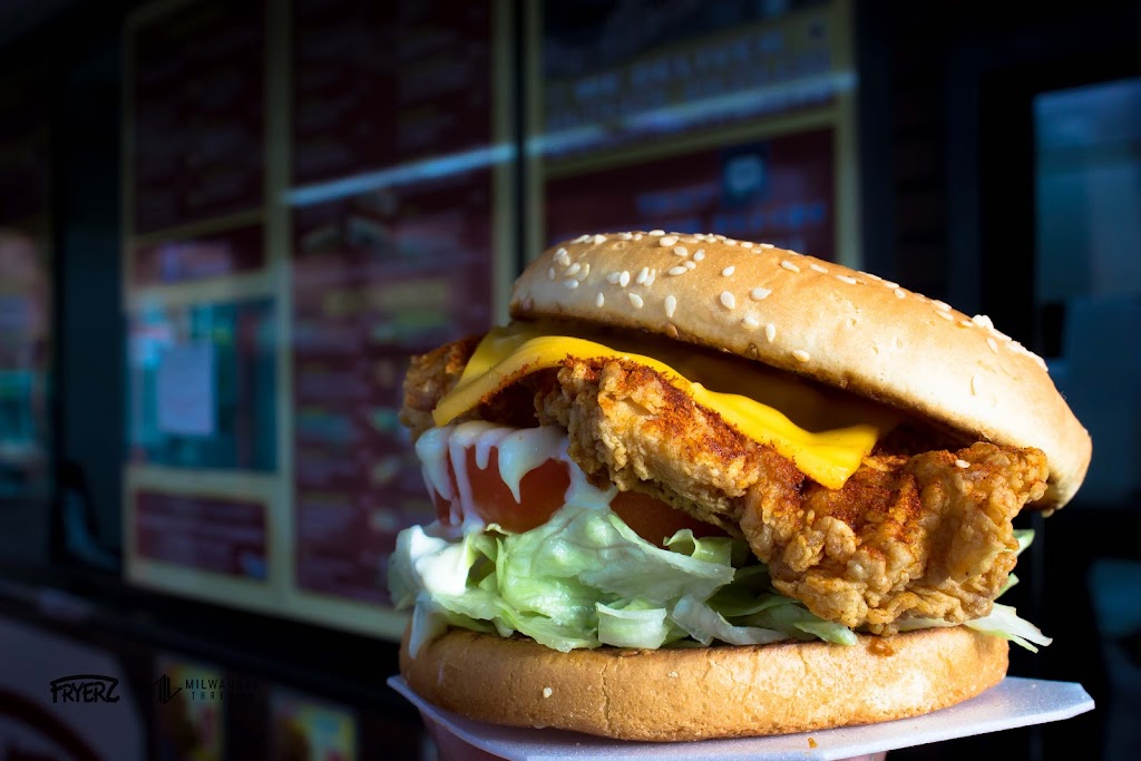 Fryerz | restaurant | 809 S Layton Blvd, Milwaukee, WI 53215, USA | 4142265509 OR +1 414-226-5509