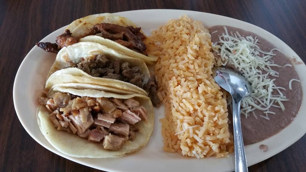 Birrieria Aguinaga | restaurant | 808 W Ennis Ave, Ennis, TX 75119, USA | 9728764232 OR +1 972-876-4232