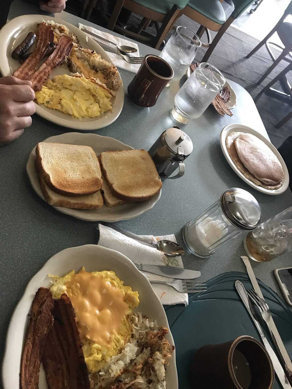 Delta Restaurant | restaurant | 3205 N Cicero Ave, Chicago, IL 60641, USA | 7736646385 OR +1 773-664-6385